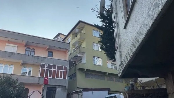 Gayrimeşru vahşet! Yasak ilişkiden olan bebeğini 3. kattan beton zemine attı